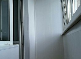 Замена балконного остекления и внутренняя отделка пластиковыми панелями